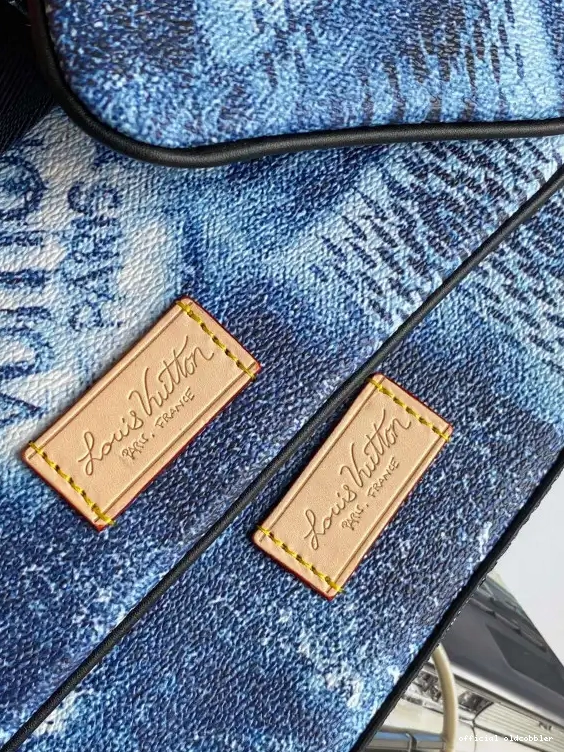 Official oldcobbler LOUIS VUITTON MESSENGER TRIO 0606